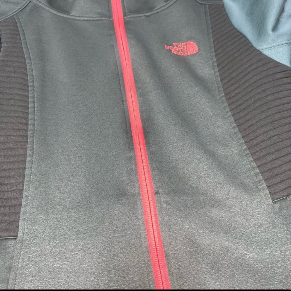 The North face women’s zip up jacket
